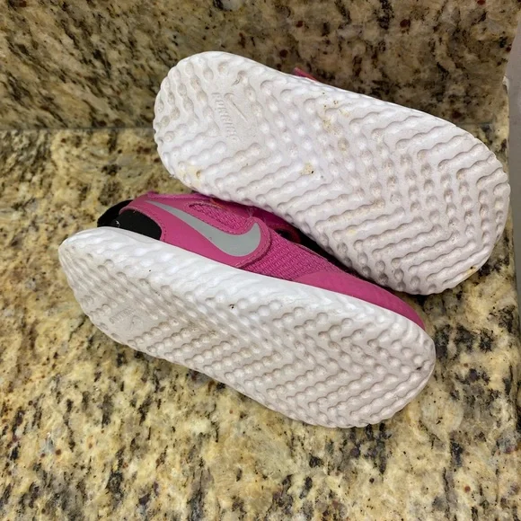 Nike Kids Pink Athletic Shoes size 7 - Picture 4 of 5